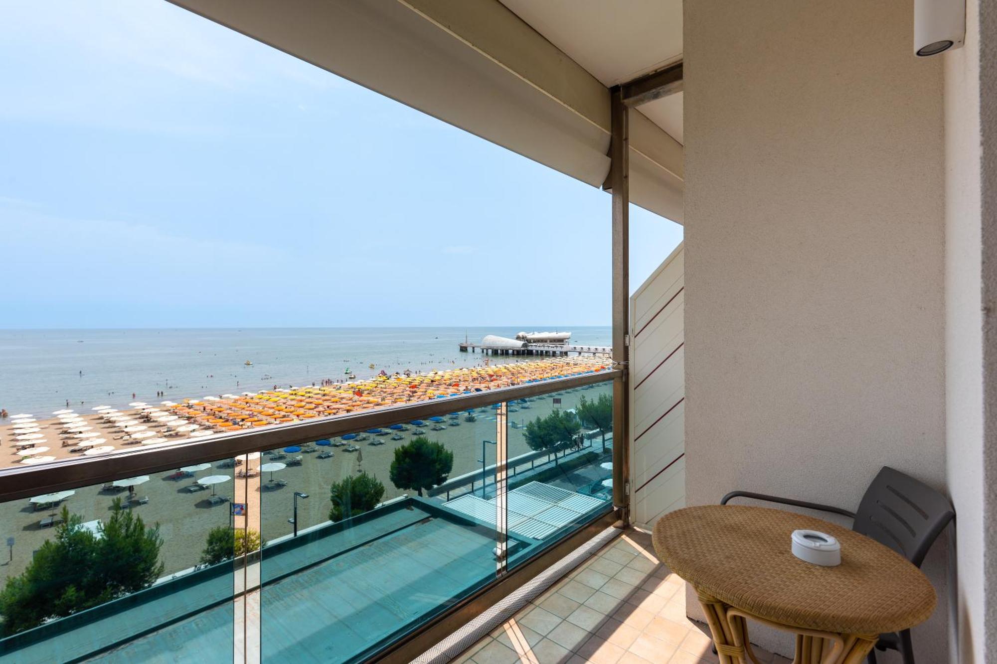 Hotel Columbus Lignano Sabbiadoro Kültér fotó