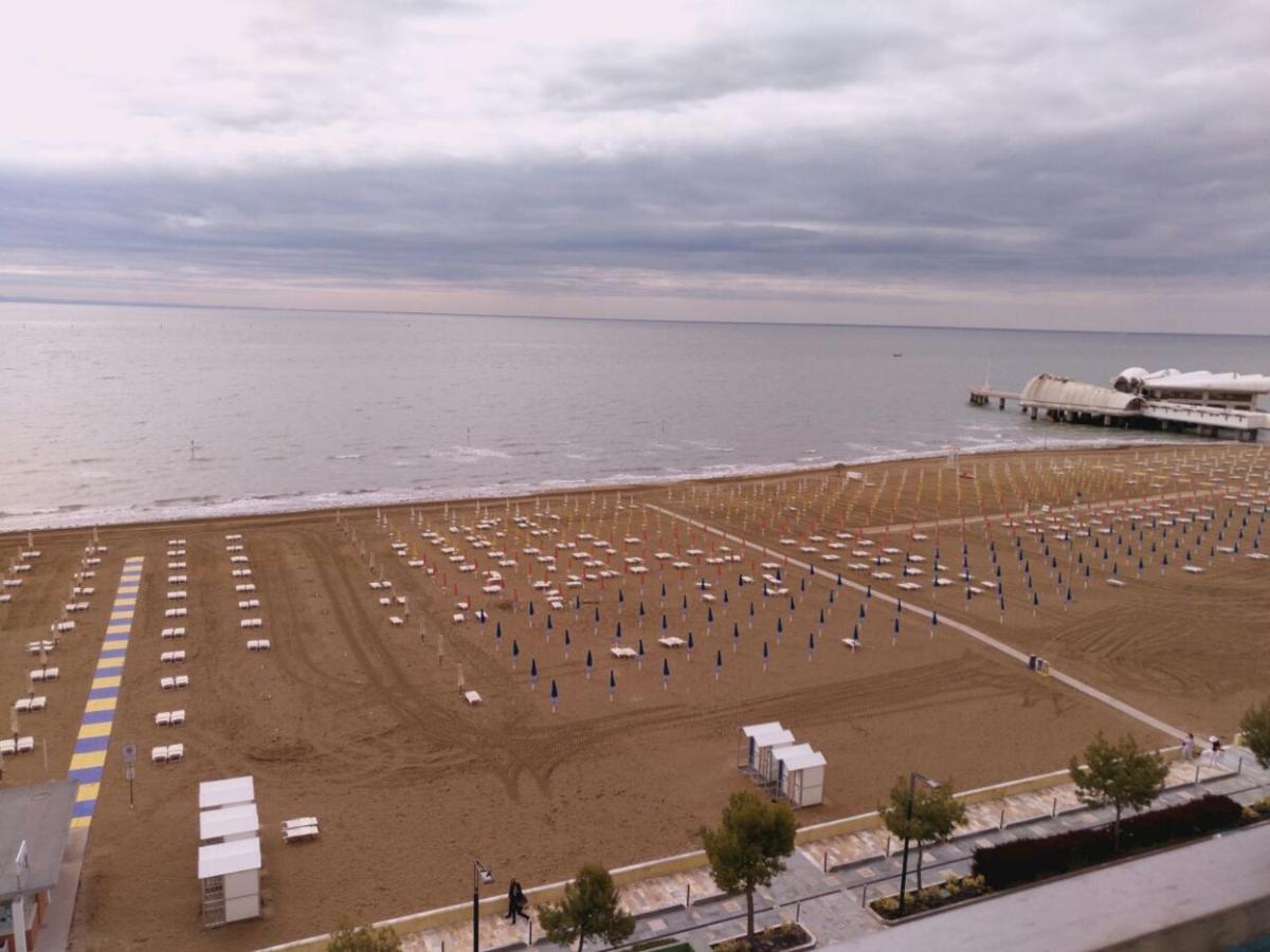 Hotel Columbus Lignano Sabbiadoro Kültér fotó